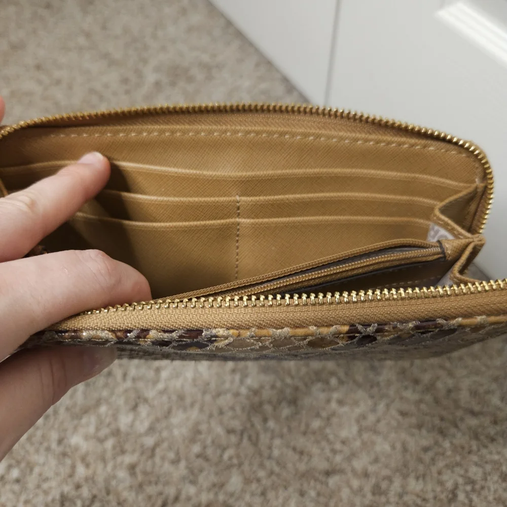 EUC Michael Kors Snakeskin Embossed Zipper Wallet